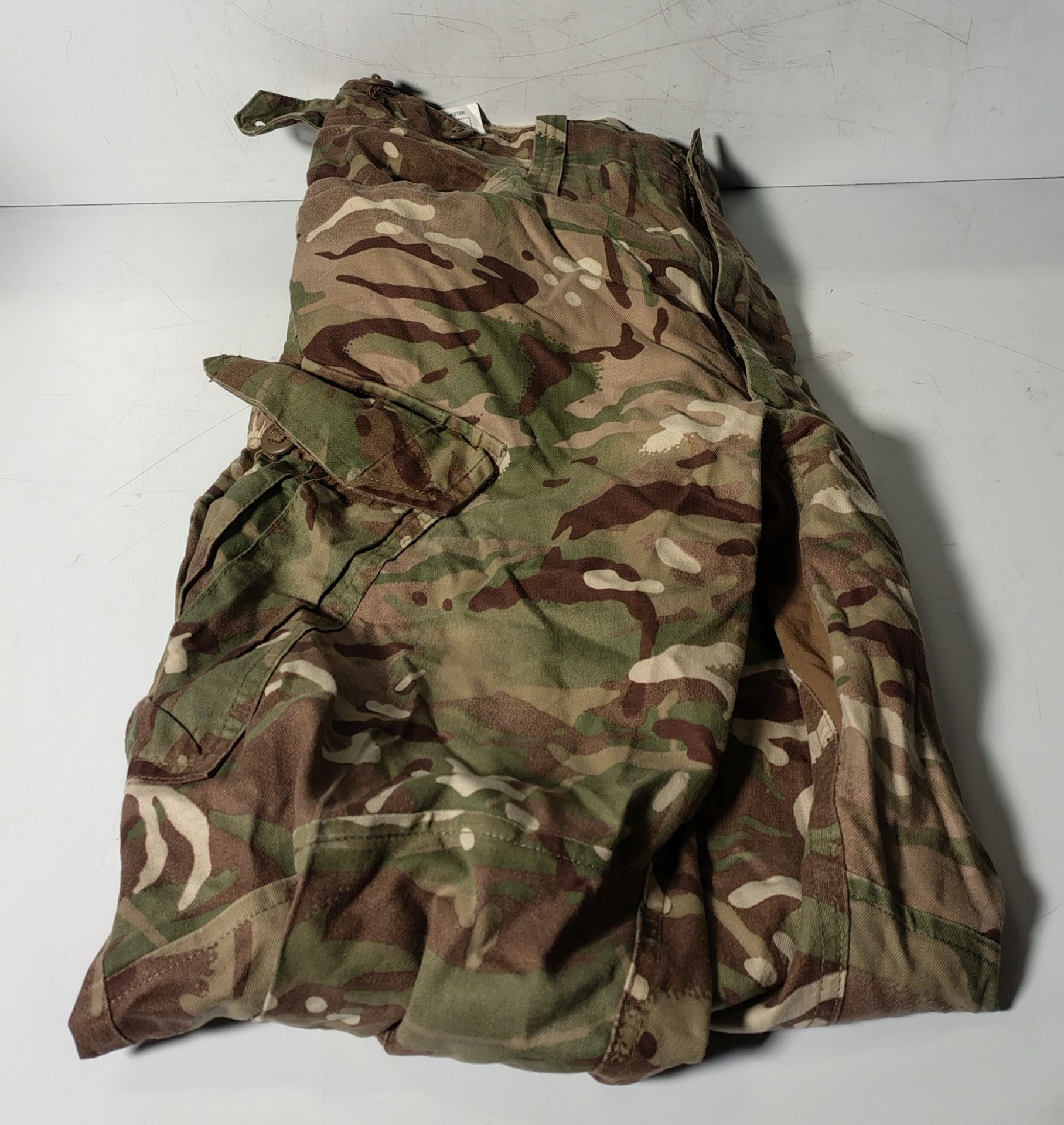 Various types of ex-military camo clothing - may include accessories - 188kg – may require repair - Image 5 of 11