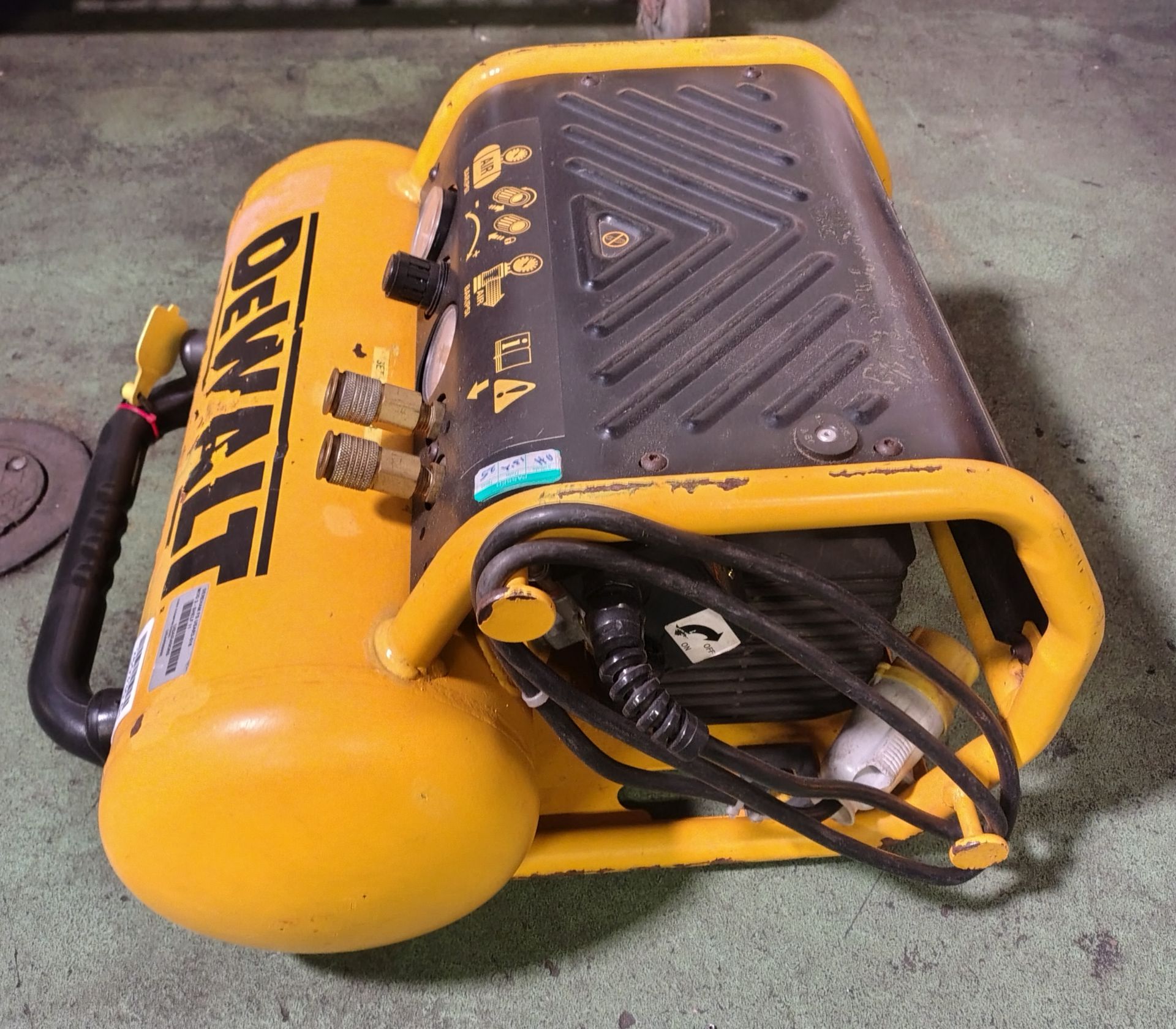 Dewalt D55155 Emglo air compressor - W 540 x D 560 x H 330mm - Image 5 of 5