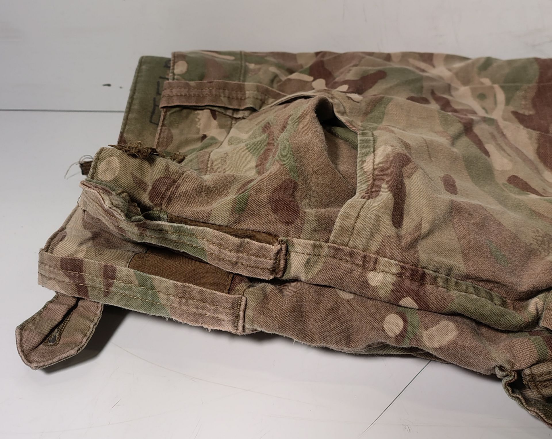 Various types of ex-military camo clothing - may include accessories - 162kg – may require repair - Image 7 of 11