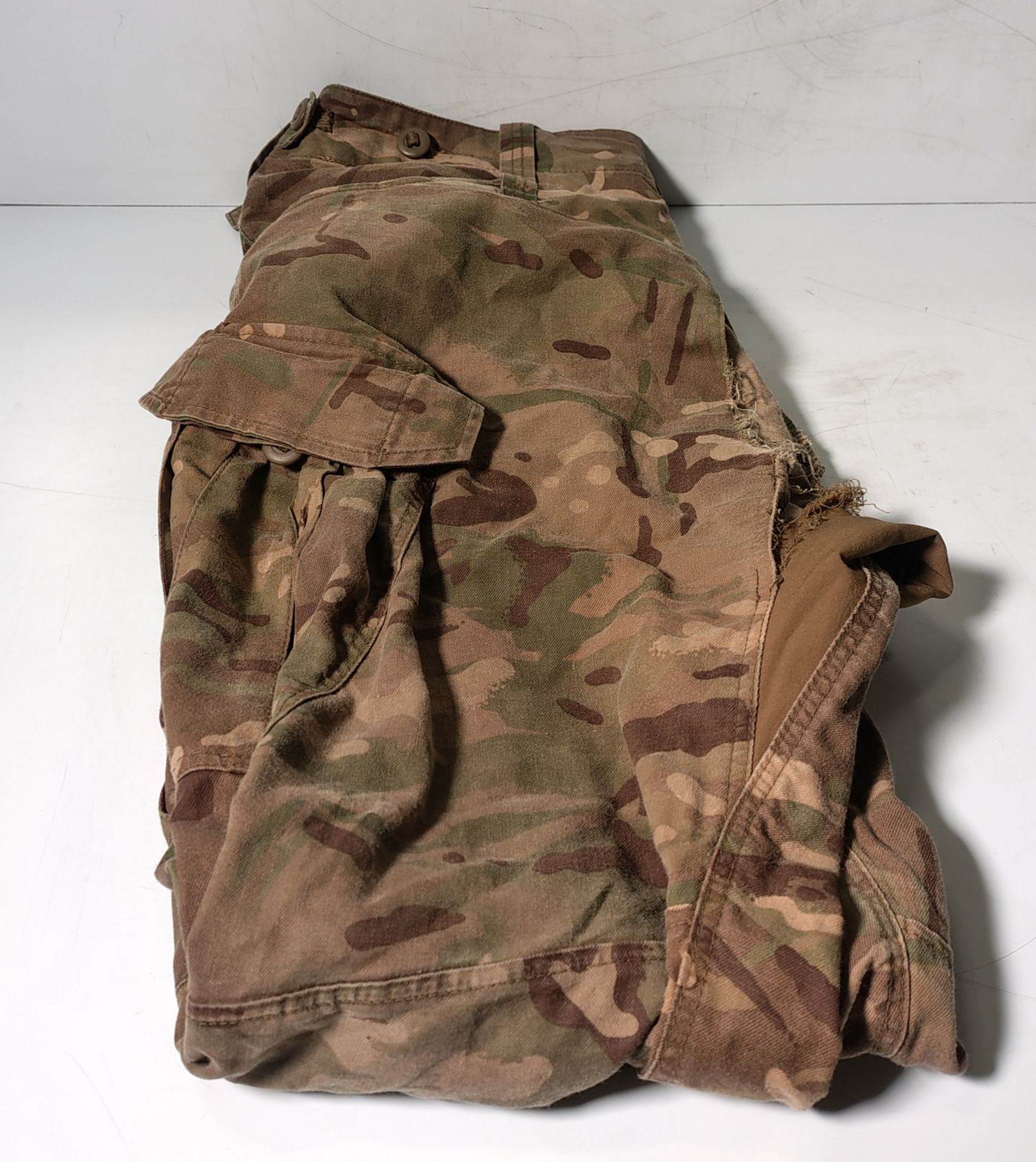 Various types of ex-military camo clothing - may include accessories - 162kg – may require repair - Image 2 of 11