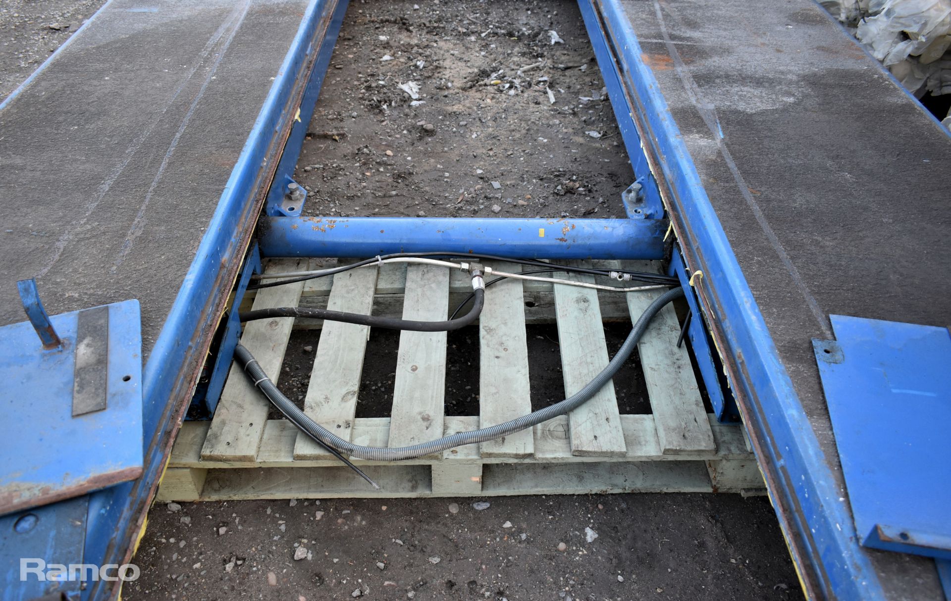 Maschinenbau Haldenwang GmbH scissor vehicle lift - full details in the description - Image 6 of 14