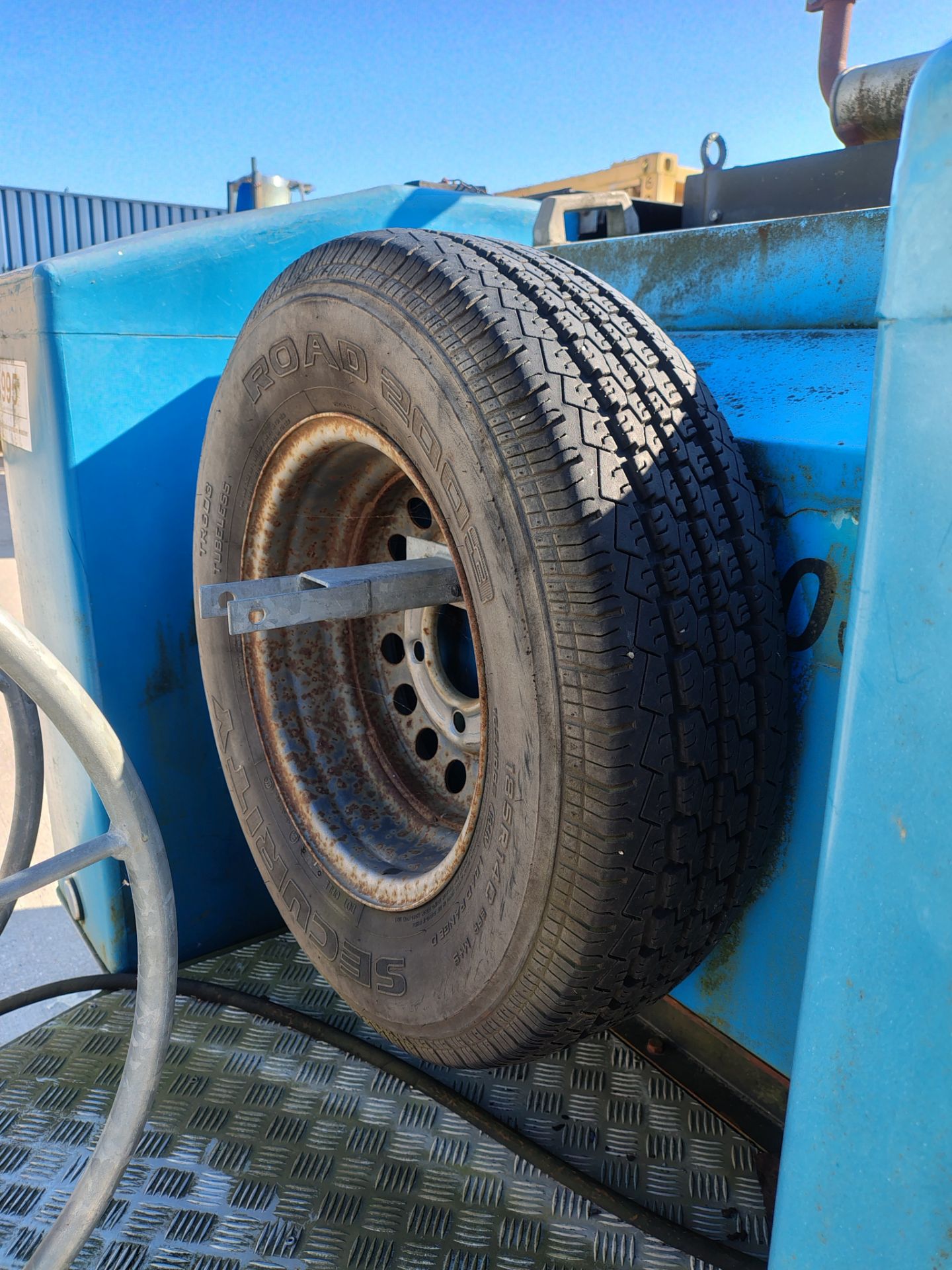 2005 Edge V2200 MD Grimebuster pressure washer on Knott trailer (2006) - details in desc. - Image 5 of 17