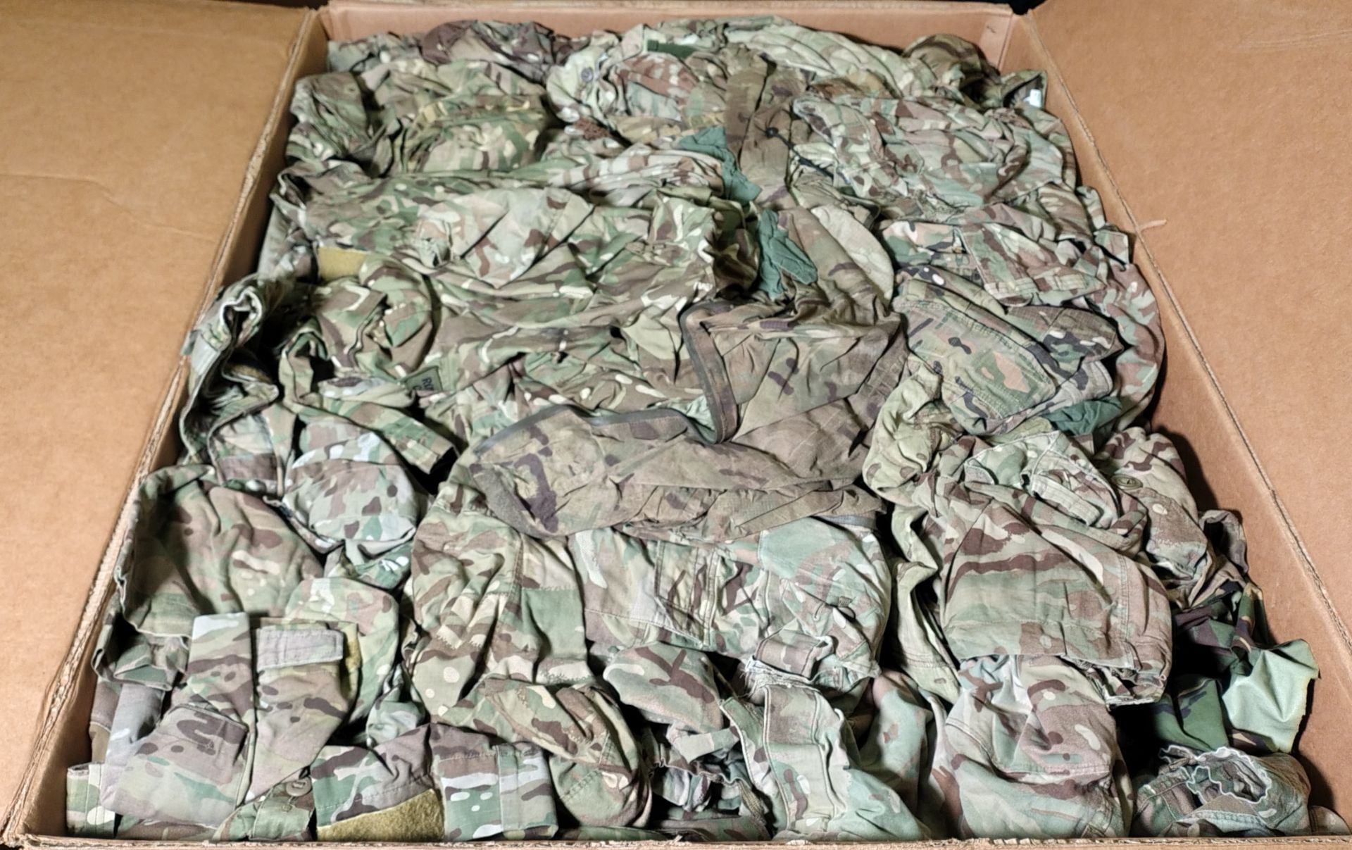 Various types of ex-military camo clothing - may include accessories - 222kg – may require repair - Image 11 of 12
