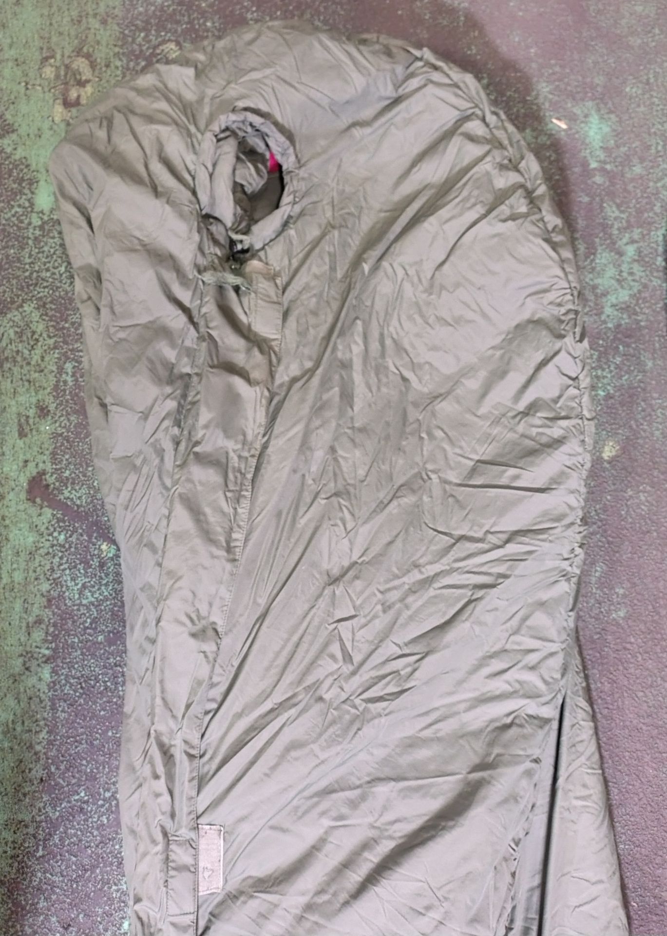 30x Medium weight sleeping bags - various types - may include arctic - Image 3 of 10