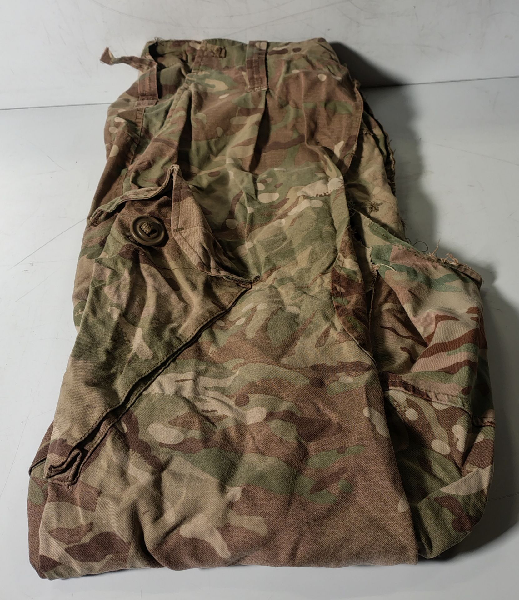 Various types of ex-military camo clothing - may include accessories - 222kg – may require repair - Image 8 of 12