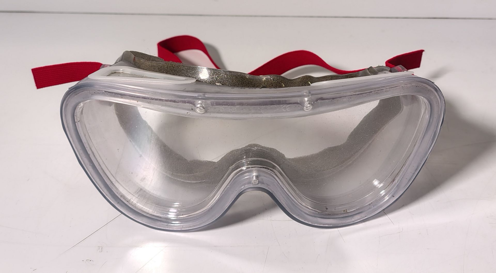 Various types of ex-military hardware and accessories - 119kg – may require repair / be incomplete - Image 4 of 11
