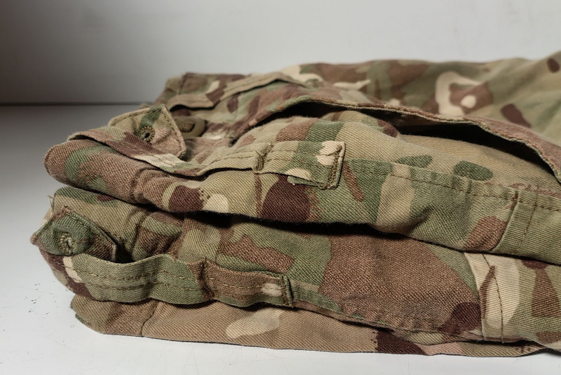 Various types of ex-military camo clothing - may include accessories - 188kg – may require repair - Image 4 of 11