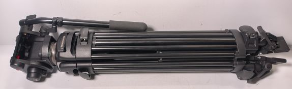 Manfrotto 525MVB aluminium adjustable tripod in storage and transport bag