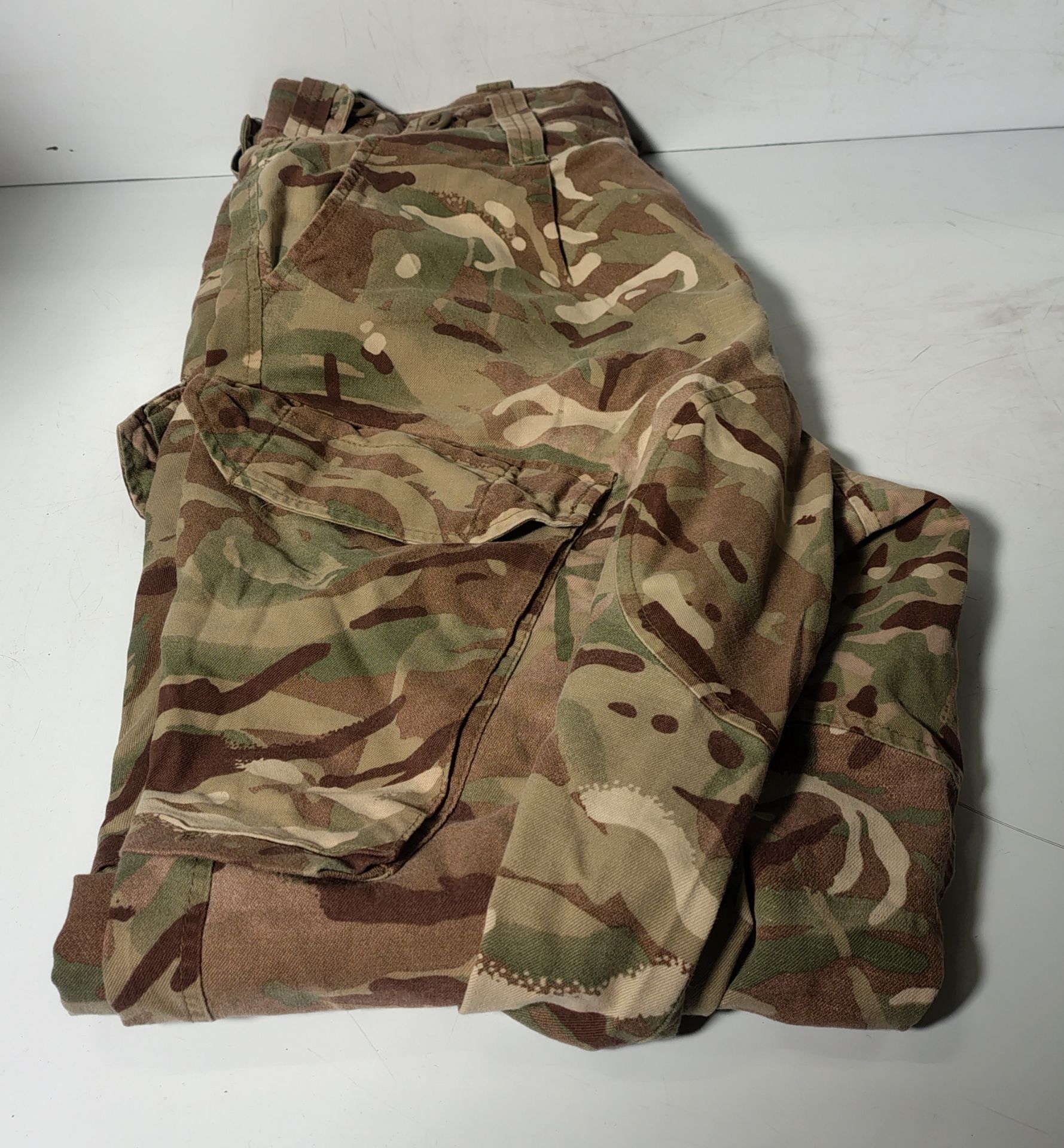 Various types of ex-military camo clothing - may include accessories - 188kg – may require repair - Image 2 of 11