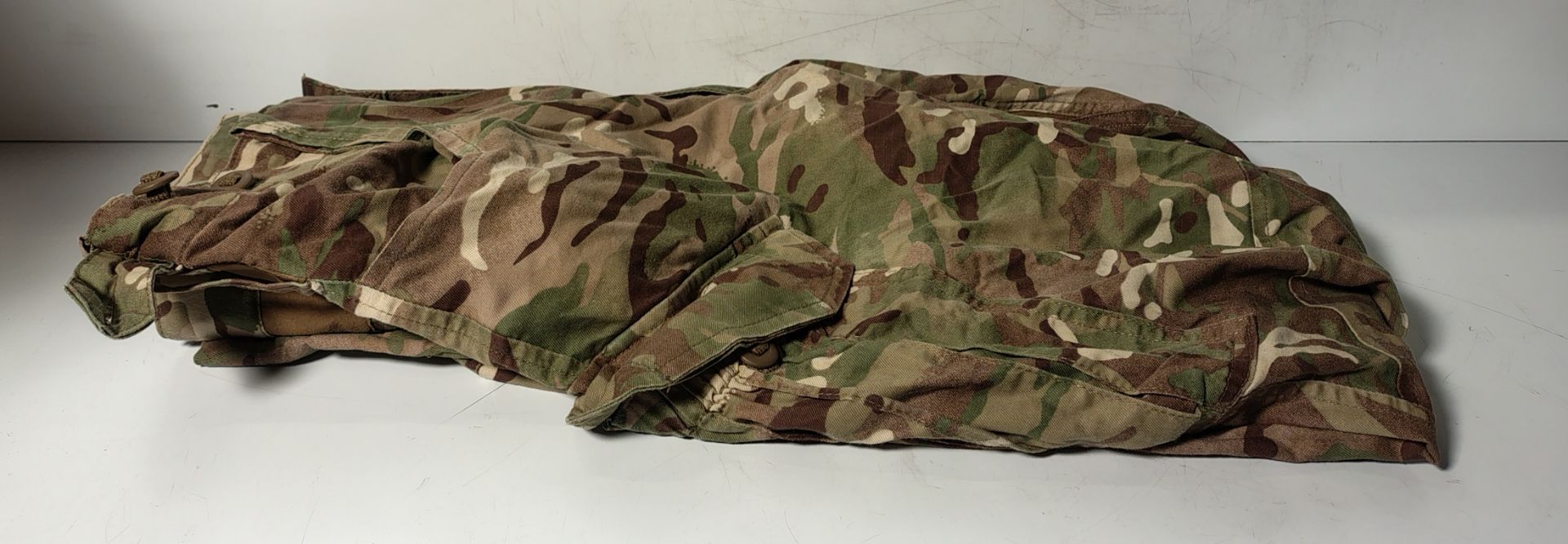 Various types of ex-military camo clothing - may include accessories - 188kg – may require repair - Image 6 of 11