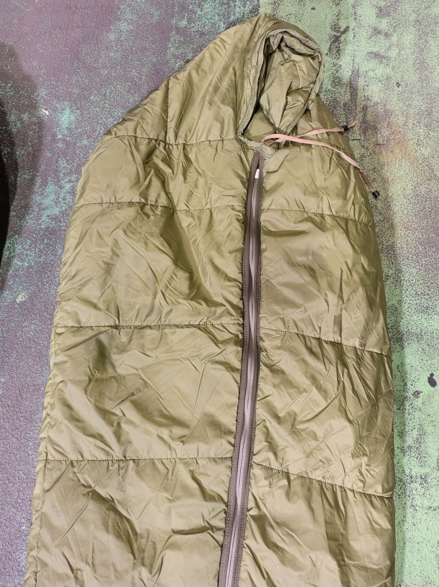 30x Medium weight sleeping bags - various types - may include arctic - Image 5 of 10
