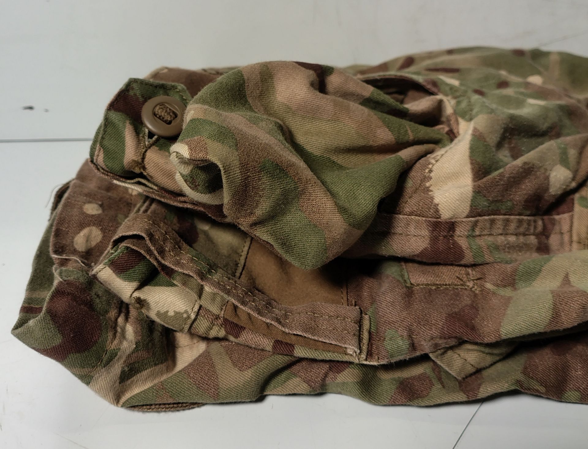 Various types of ex-military camo clothing - may include accessories - 200kg – may require repair - Image 4 of 12