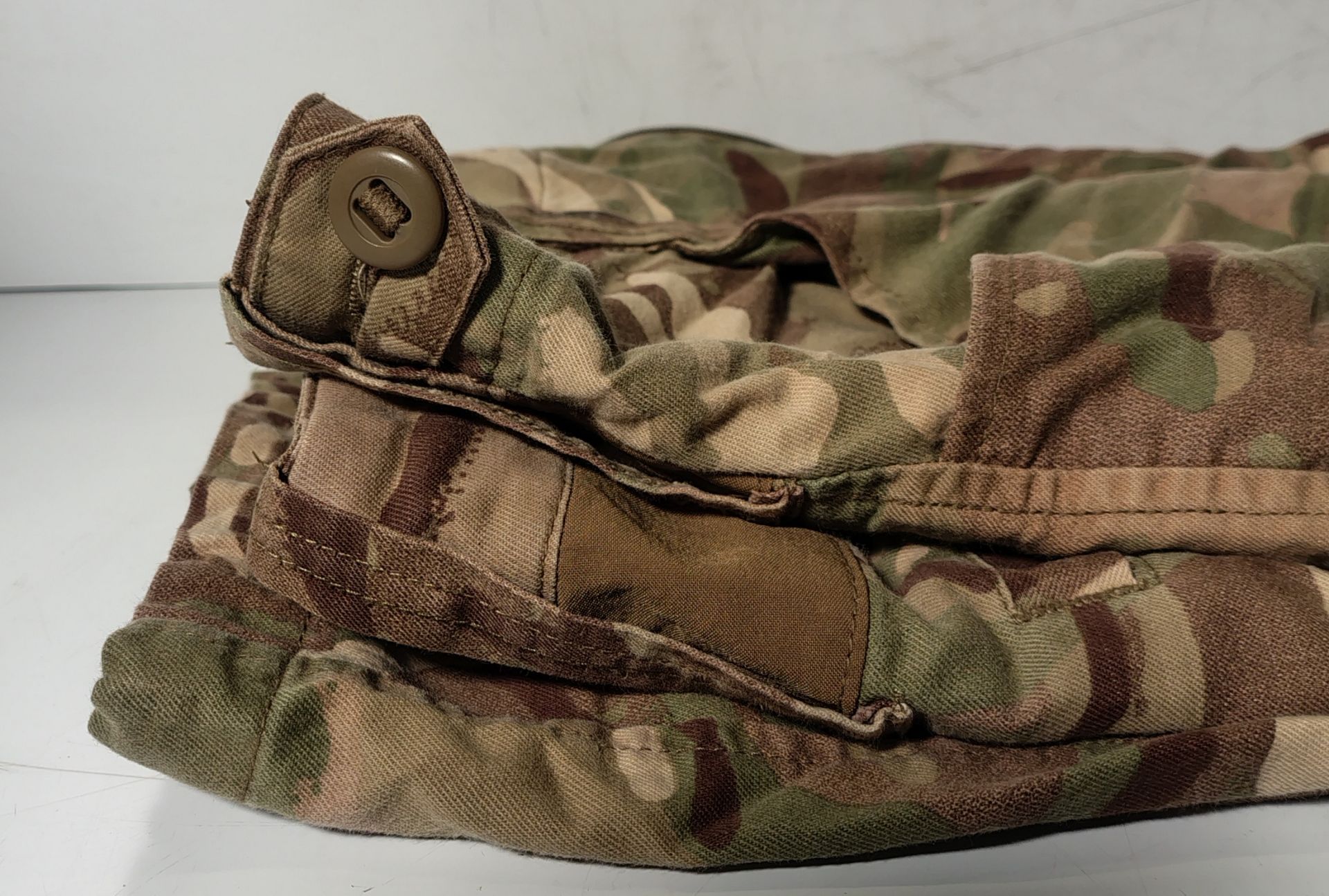 Various types of ex-military camo clothing - may include accessories - 188kg – may require repair - Image 10 of 11