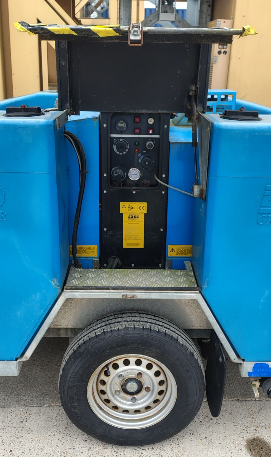 2005 Edge V2200 MD Grimebuster pressure washer on Knott trailer (2006) - details in desc. - Image 14 of 17