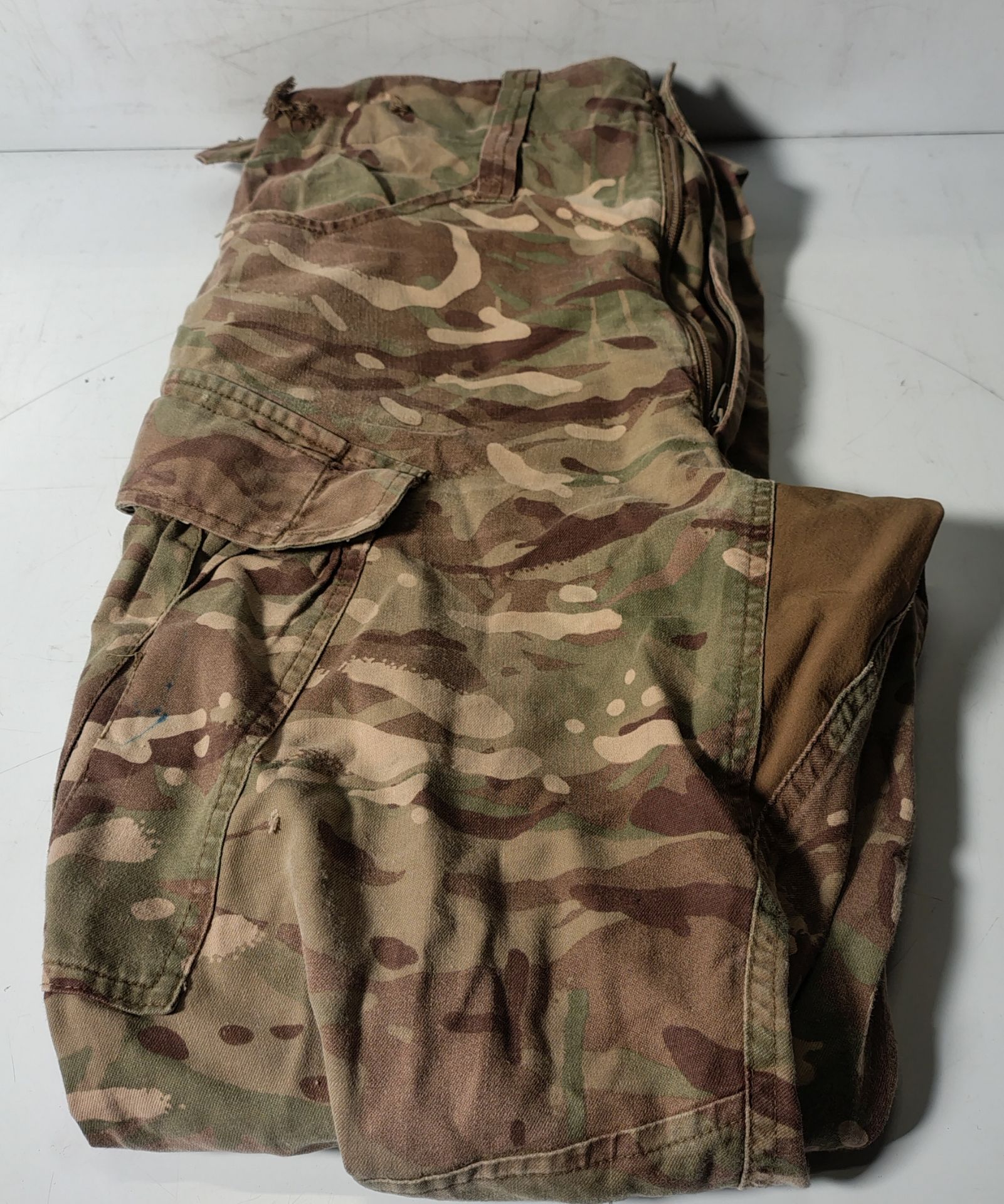 Various types of ex-military camo clothing - may include accessories - 200kg – may require repair - Image 5 of 12