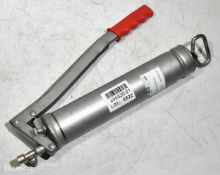 Manual grease gun