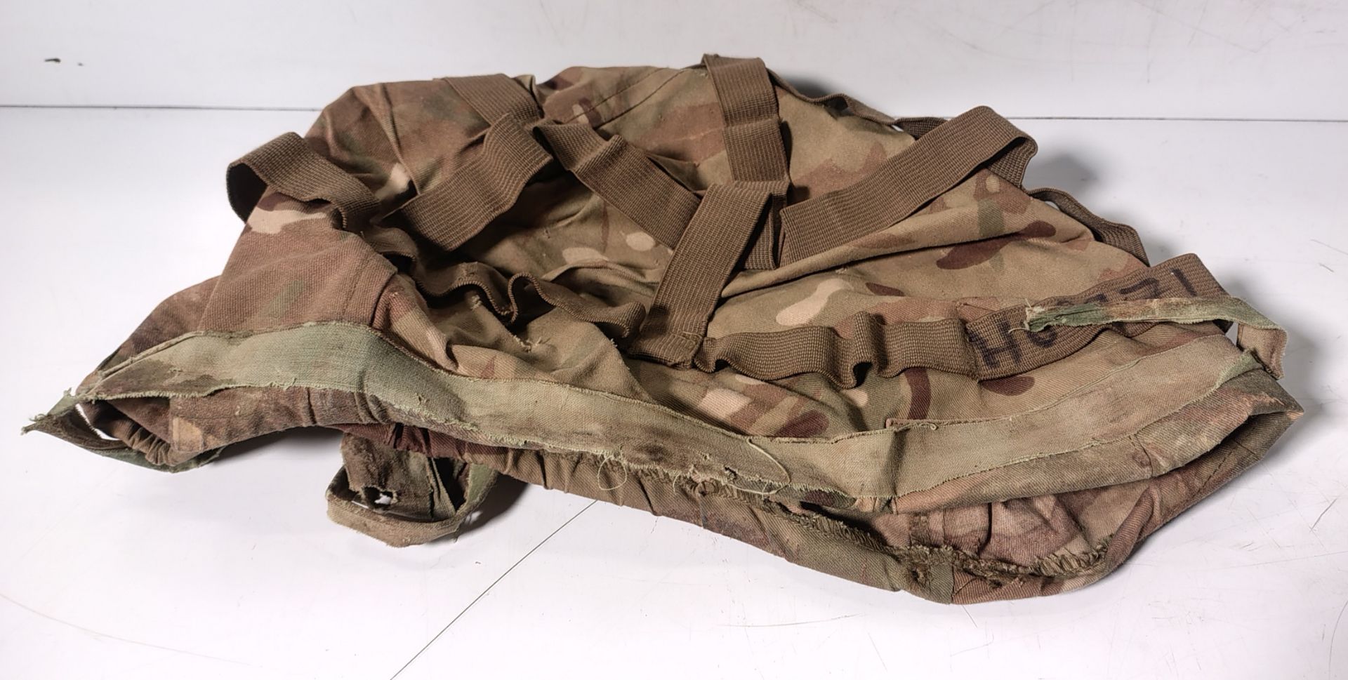 Various types of ex-military hardware and accessories - 119kg – may require repair / be incomplete - Image 5 of 11