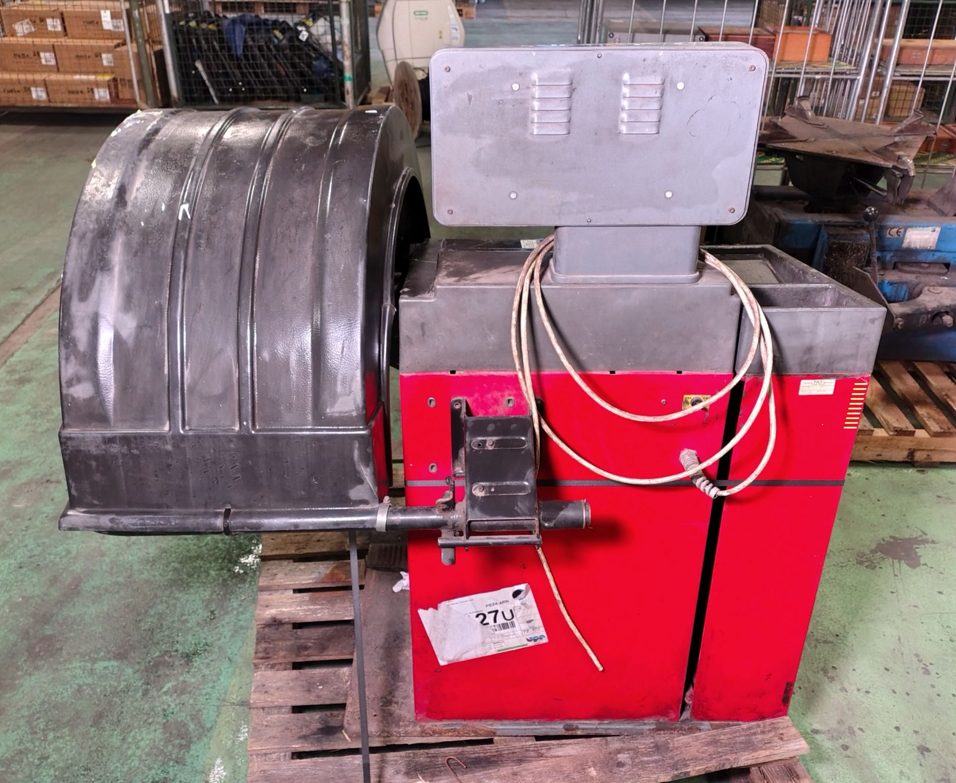 Corghi EM82 tyre balancing machine - dims: W 1200 x D 980 x H 1250mm - PLUG REMOVED - Image 7 of 8