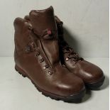 100x pairs of Grade 2 Various combat boots - may include - Magnum, YDS, Haix - mixed sizes
