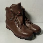 100x pairs of Grade 2 Various combat boots - may include - Magnum, YDS, Haix - mixed sizes