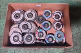 124x Mixed make and grade small abrasive flat flap discs