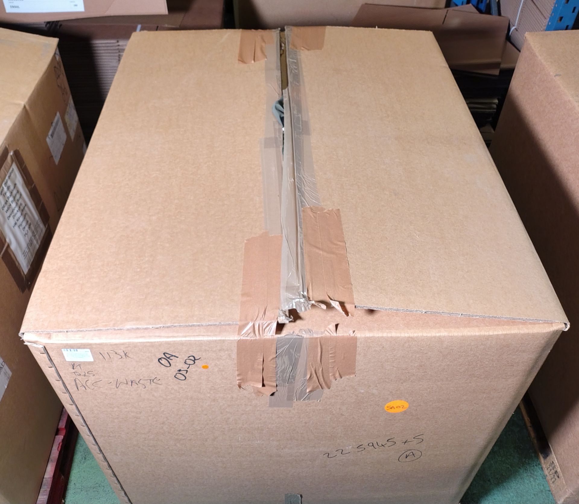 Various types of ex-military hardware and accessories - 113kg – may require repair / be incomplete - Image 10 of 10