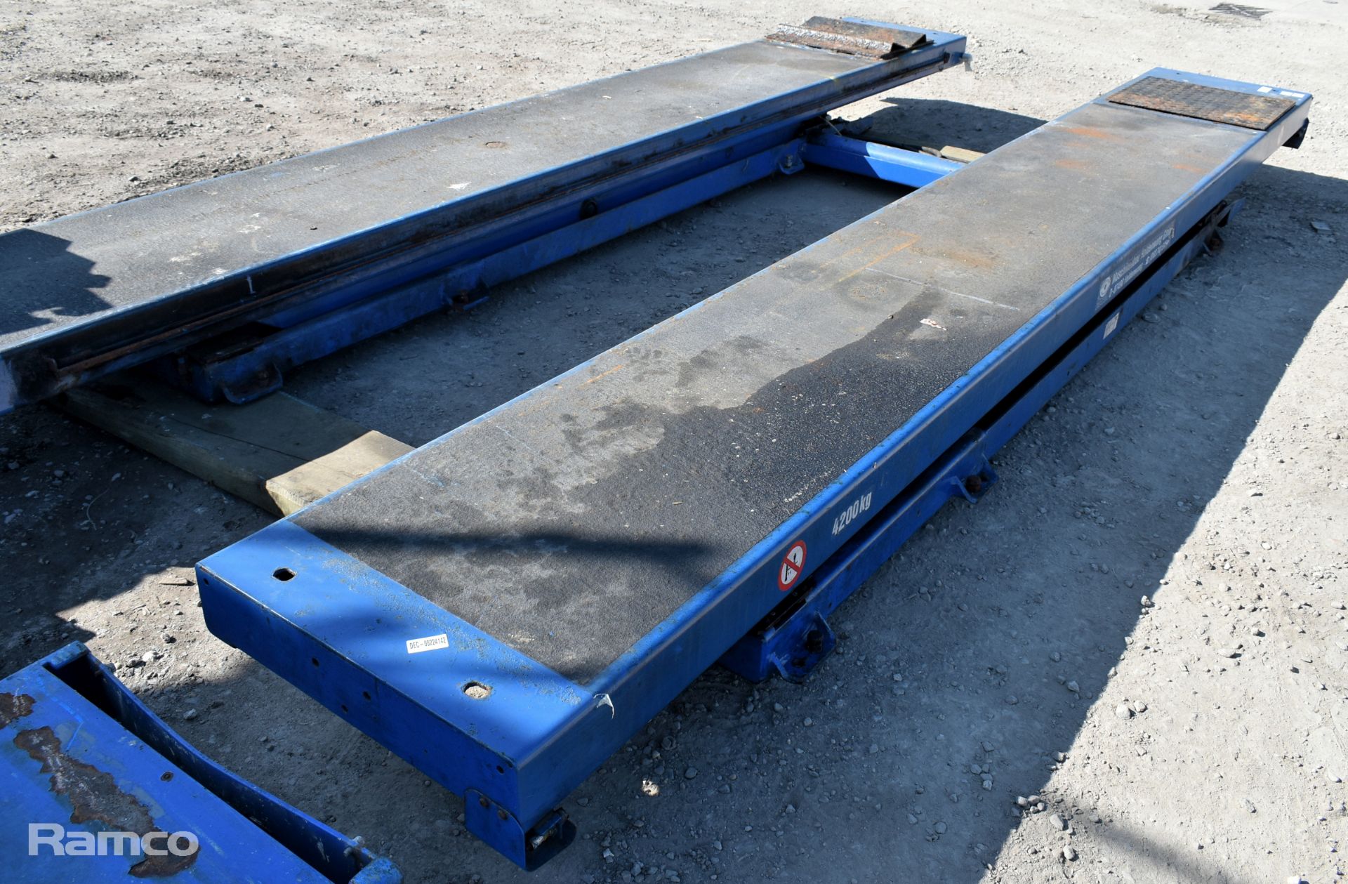 Maschinenbau Haldenwang GmbH scissor vehicle lift - full details in the description - Image 3 of 13