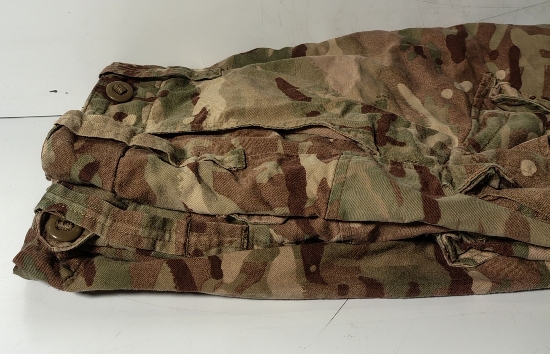 Various types of ex-military camo clothing - may include accessories - 222kg – may require repair - Image 4 of 12