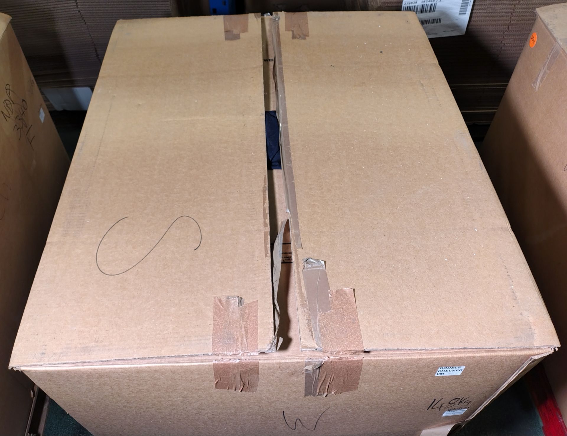 Various types of ex-military clothing - 148kg - may require repair or be as spares - Image 13 of 13