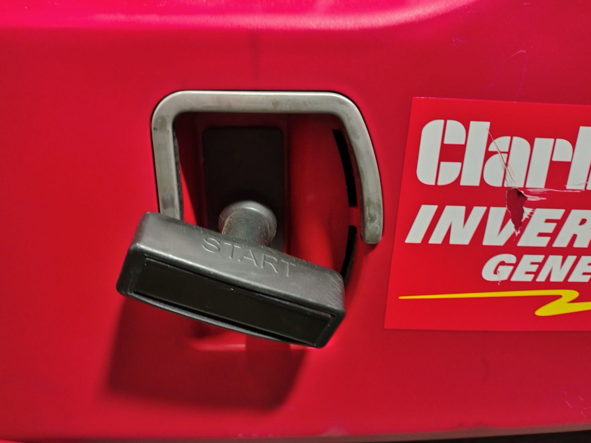 Clarke Power IG2200A 2.2kVA inverter petrol generator 200W air cooled 4 stroke engine - Image 3 of 8