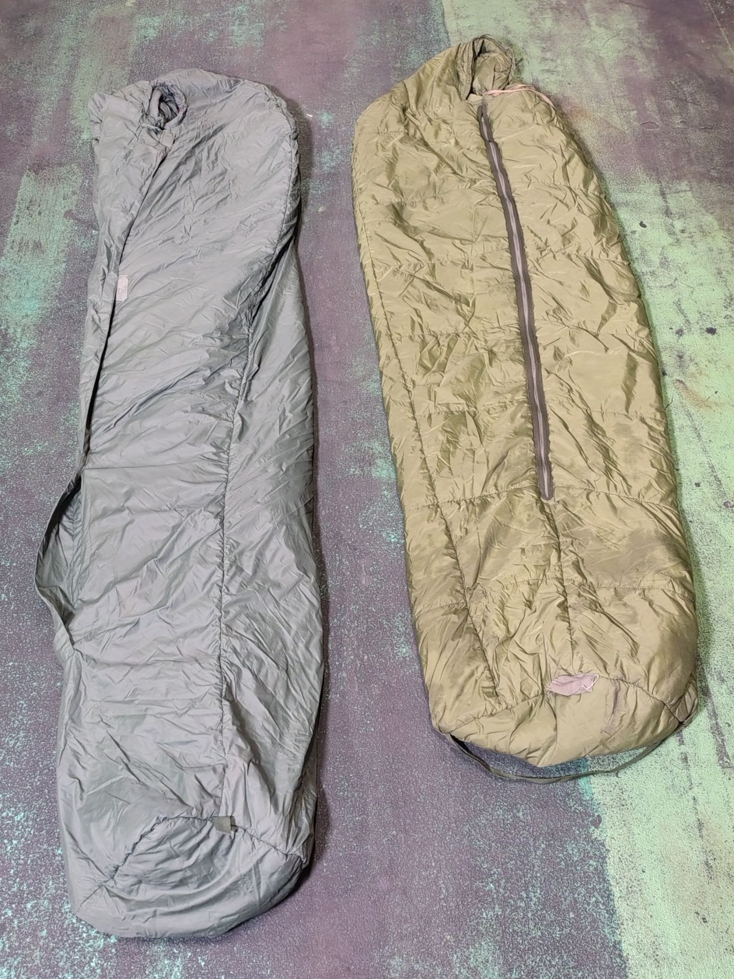 30x Medium weight sleeping bags - various types - may include arctic