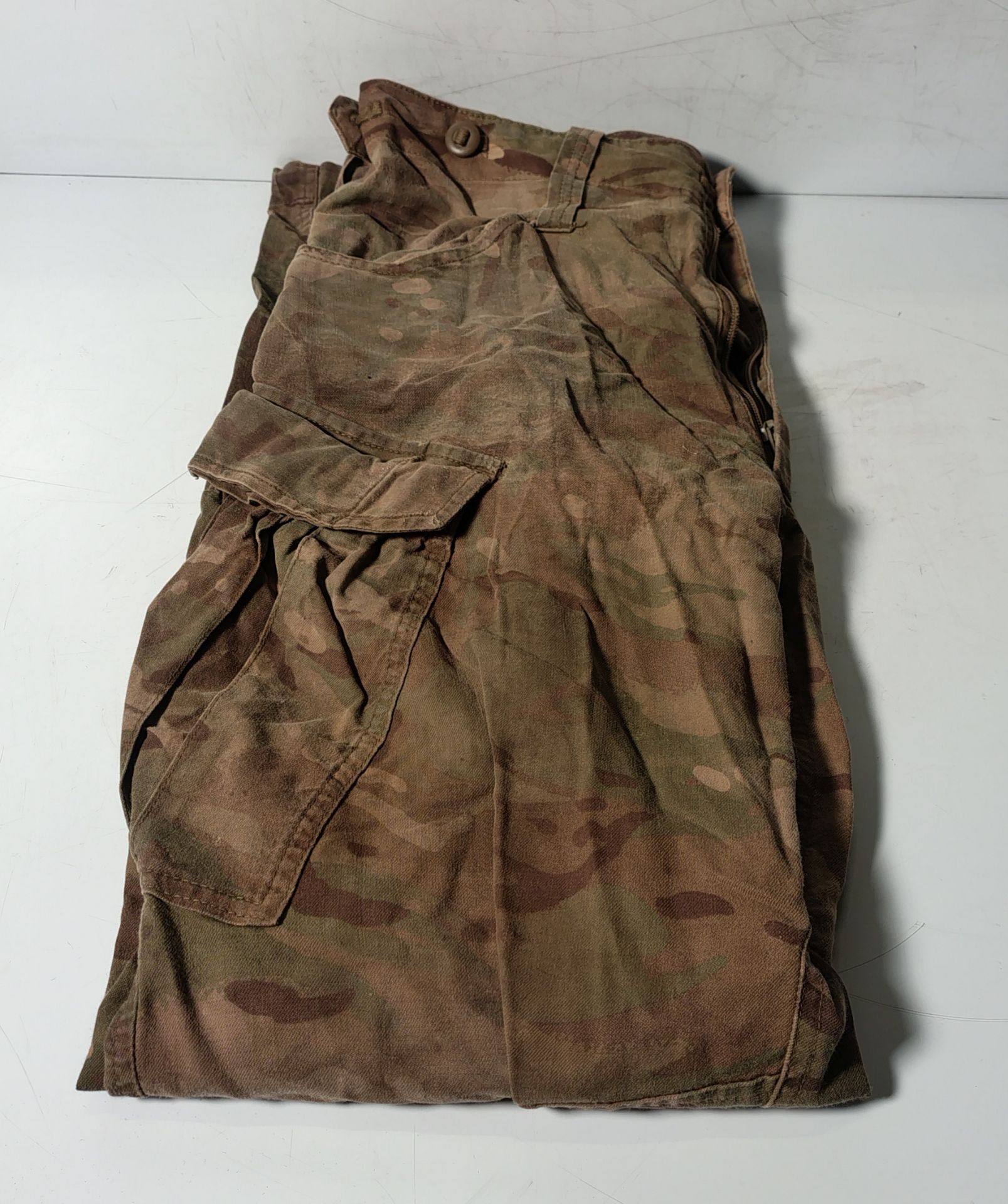 Various types of ex-military camo clothing - may include accessories - 200kg – may require repair - Image 8 of 12
