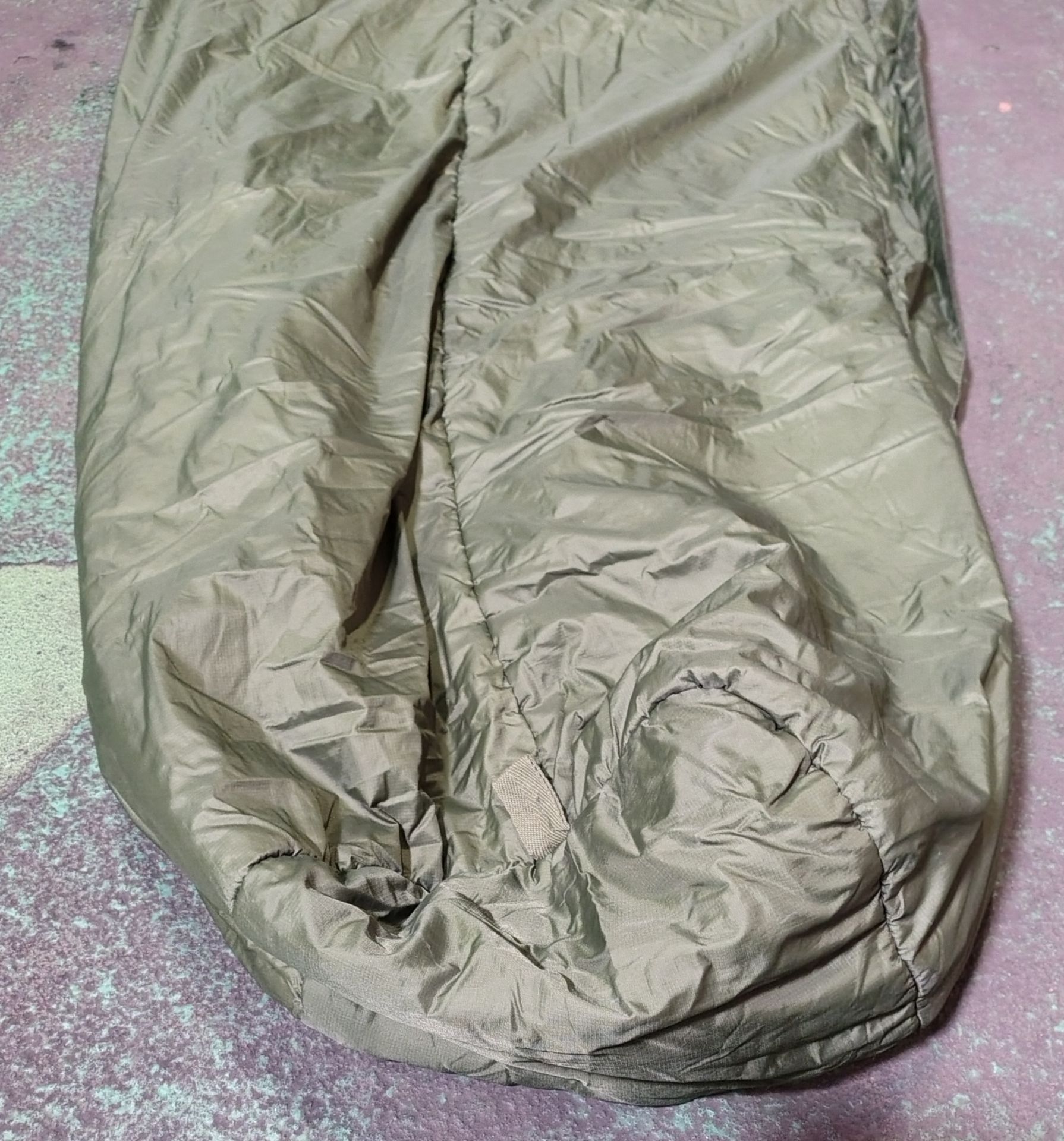 30x Medium weight sleeping bags - various types - may include arctic - Image 7 of 10