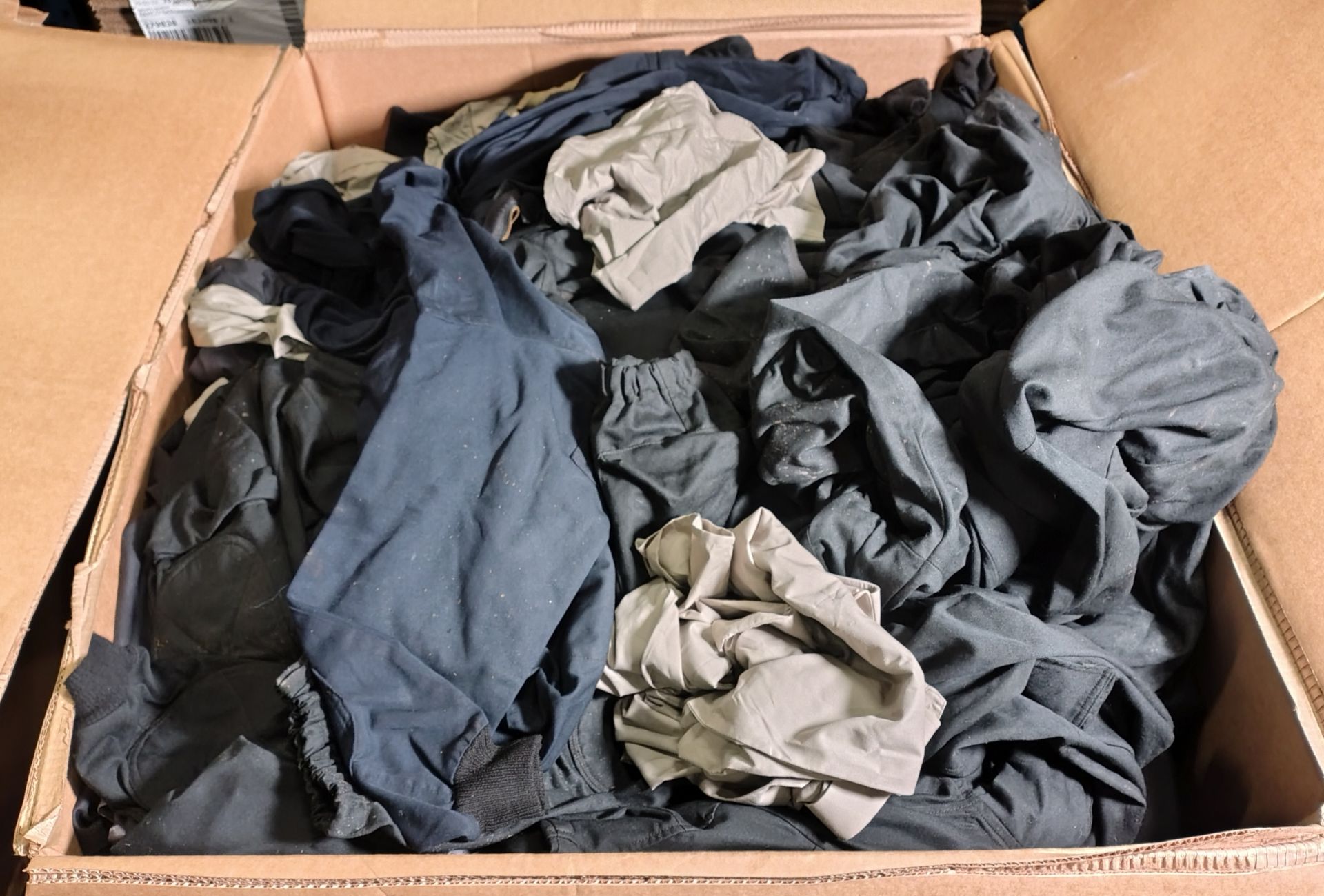 Various types of ex-military clothing - 204kg - may require repair or be as spares - Image 4 of 11