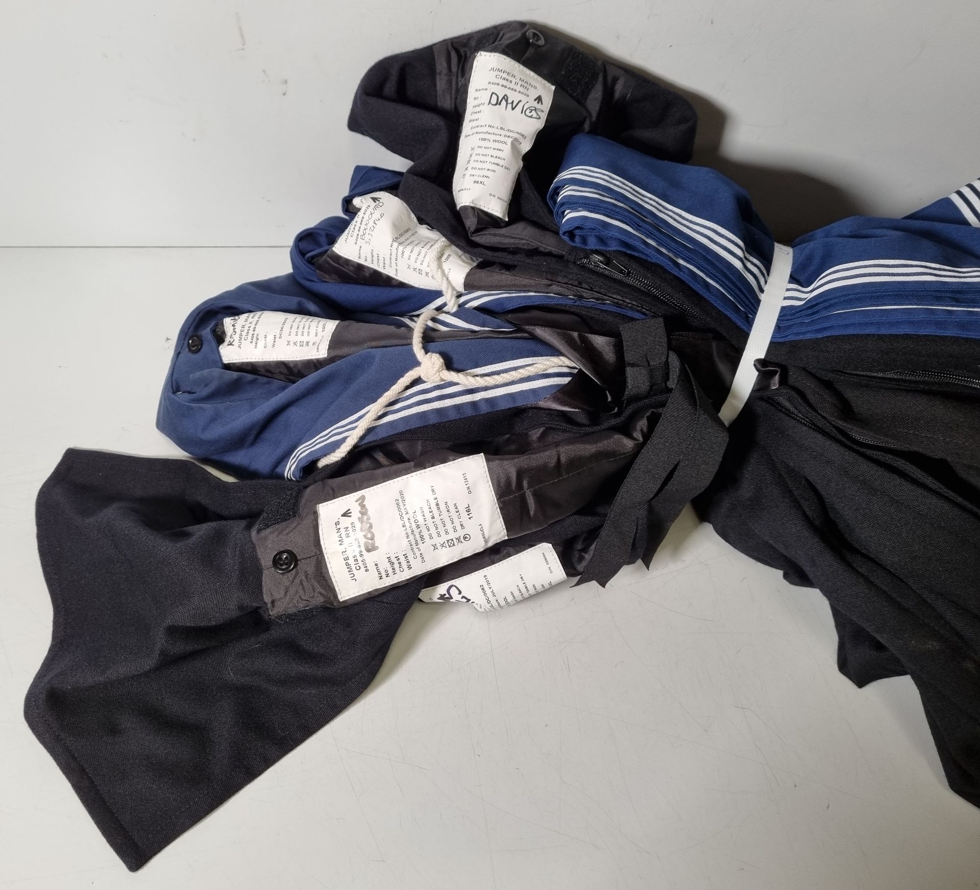 5x Navy No. 1B dress jackets, 5x Navy Class 2 jumpers, 5x Tri Service track suit jackets - blue - Image 32 of 36