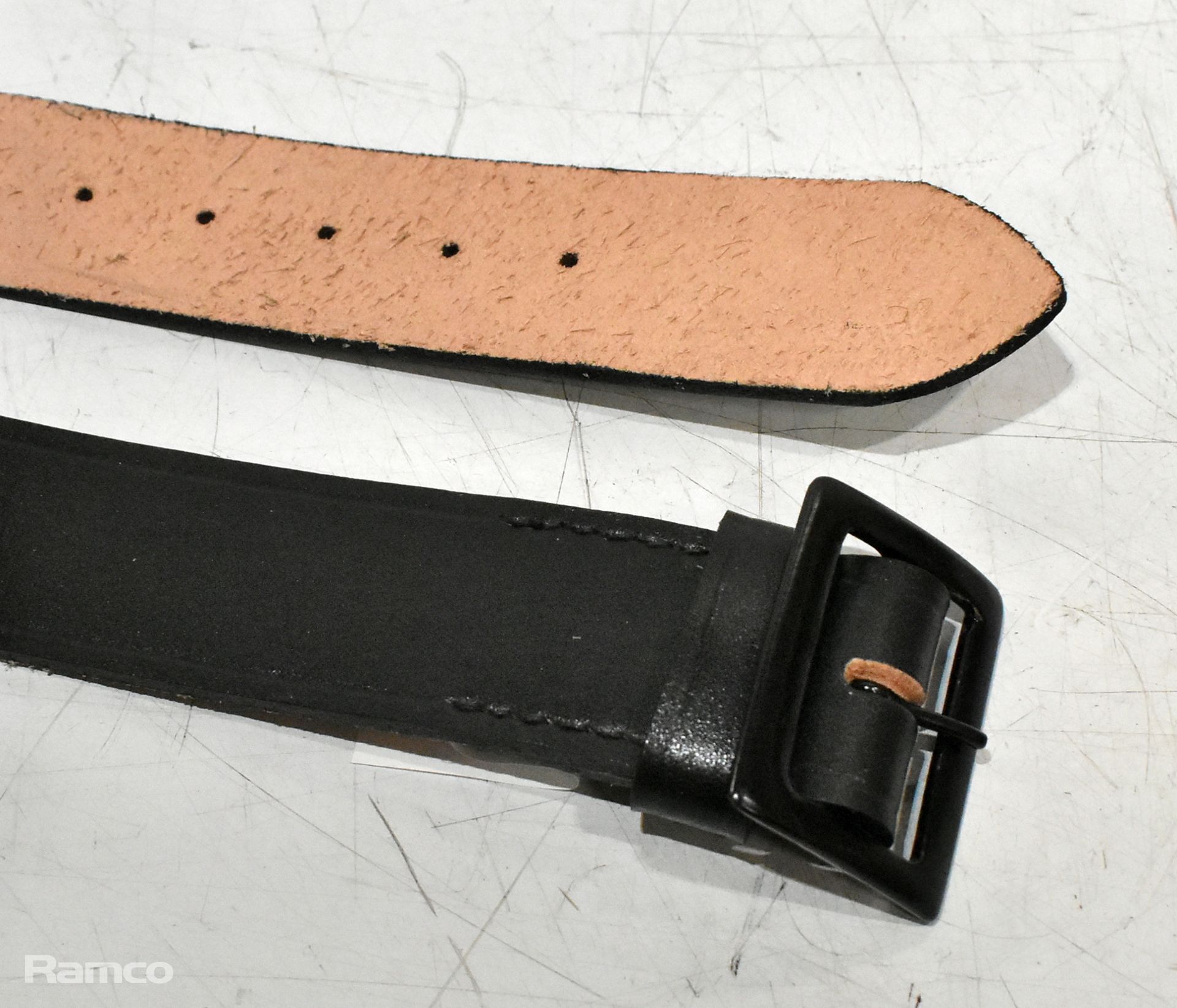 30x Black leather belts - Image 5 of 8