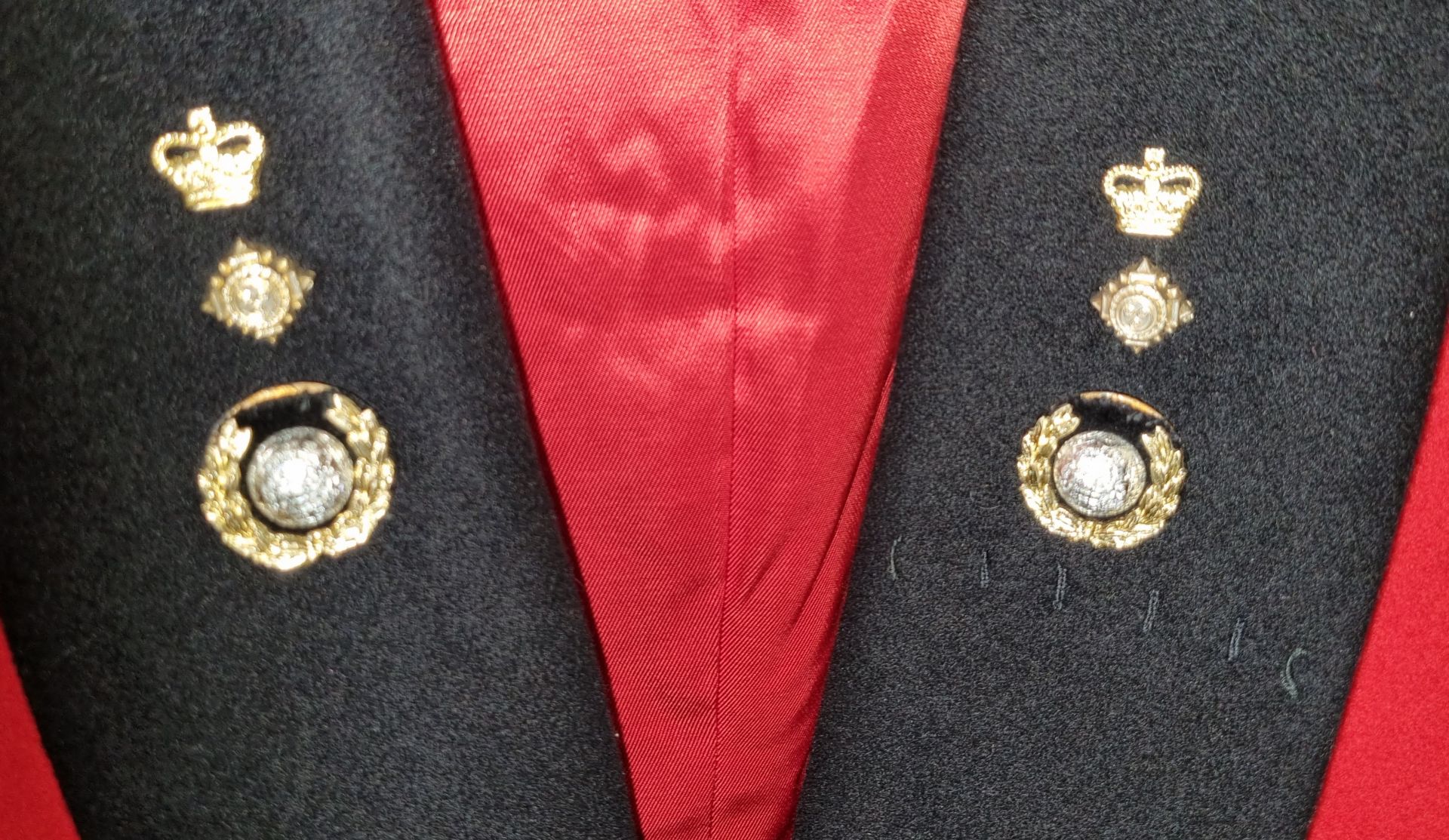 British Forces - Red short dress jacket - Black collar/cuff - Image 2 of 5
