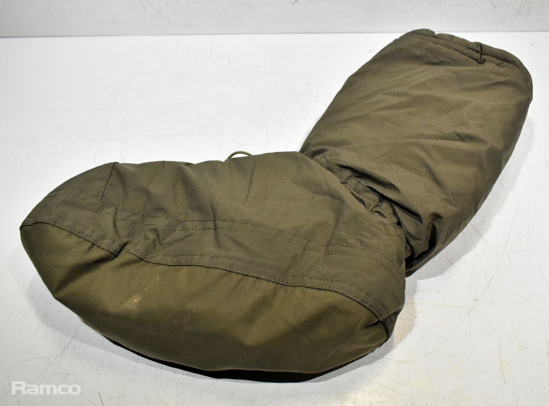 16x Insulation booties - mixed types - mixed grade - Image 2 of 8