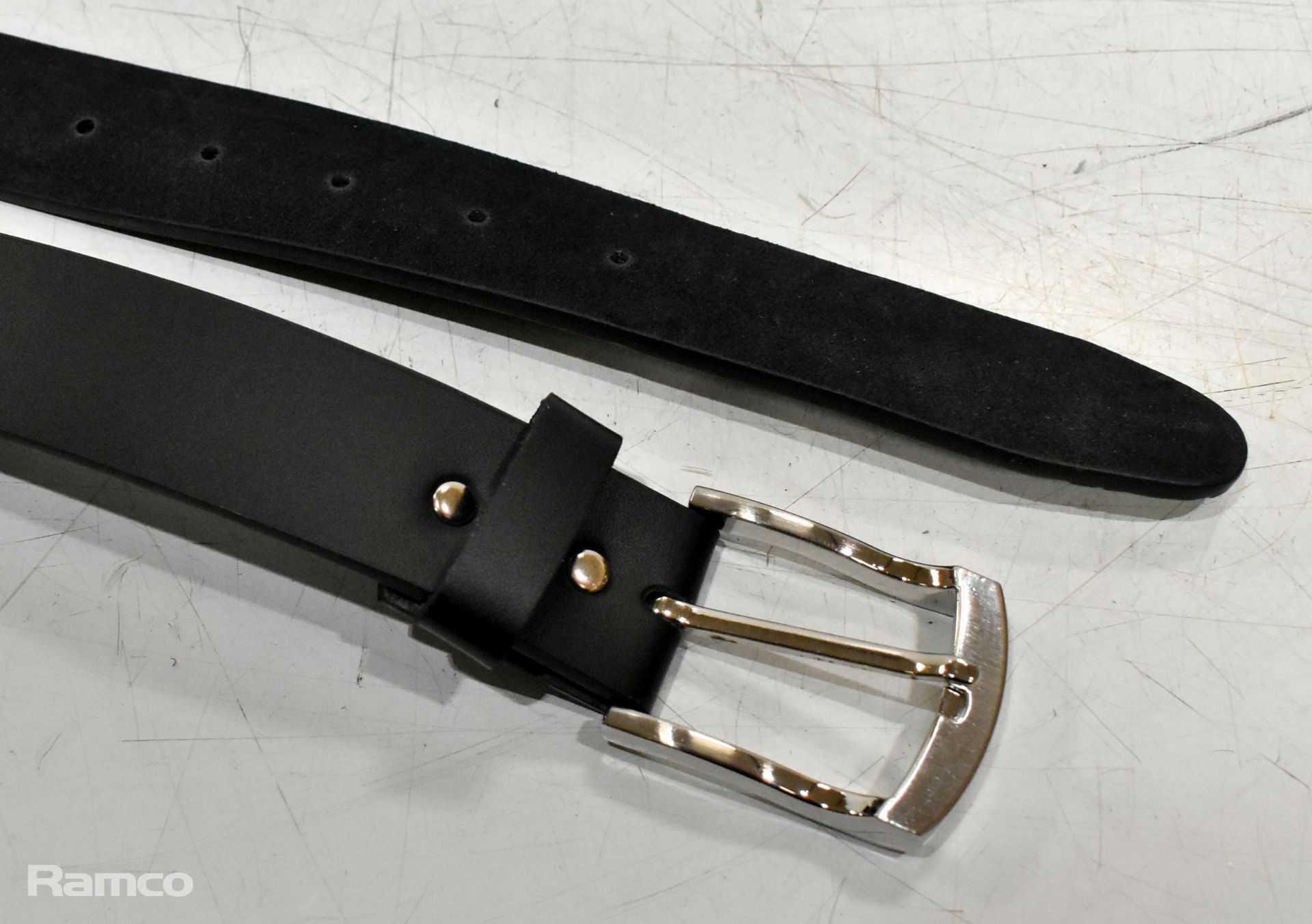 30x Black leather belts - Image 2 of 8
