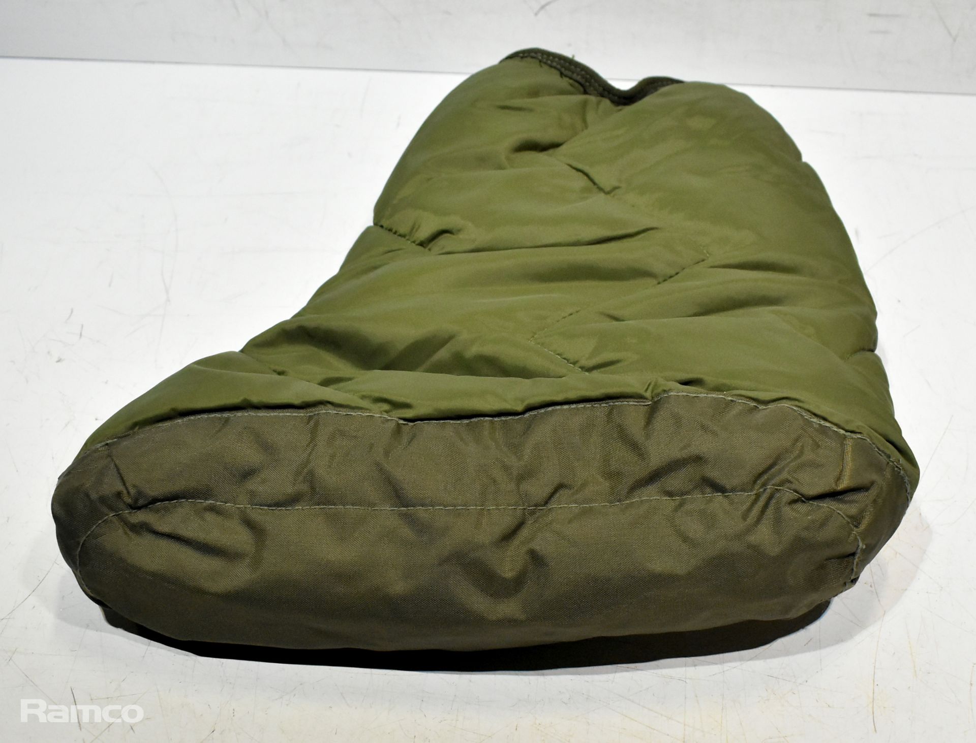 16x Insulation booties - mixed types - mixed grade - Image 6 of 8