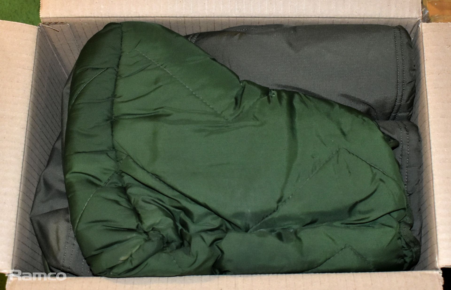 16x Insulation booties - mixed types - mixed grade - Image 8 of 8