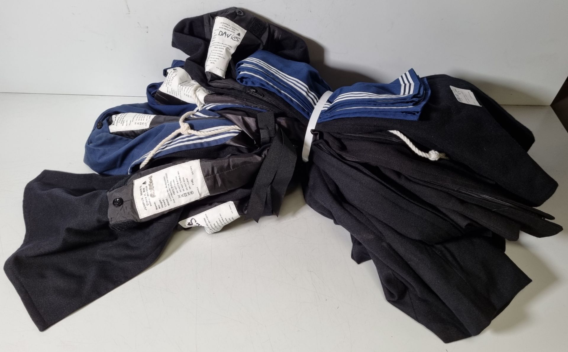 5x Navy No. 1B dress jackets, 5x Navy Class 2 jumpers, 5x Tri Service track suit jackets - blue - Image 31 of 36