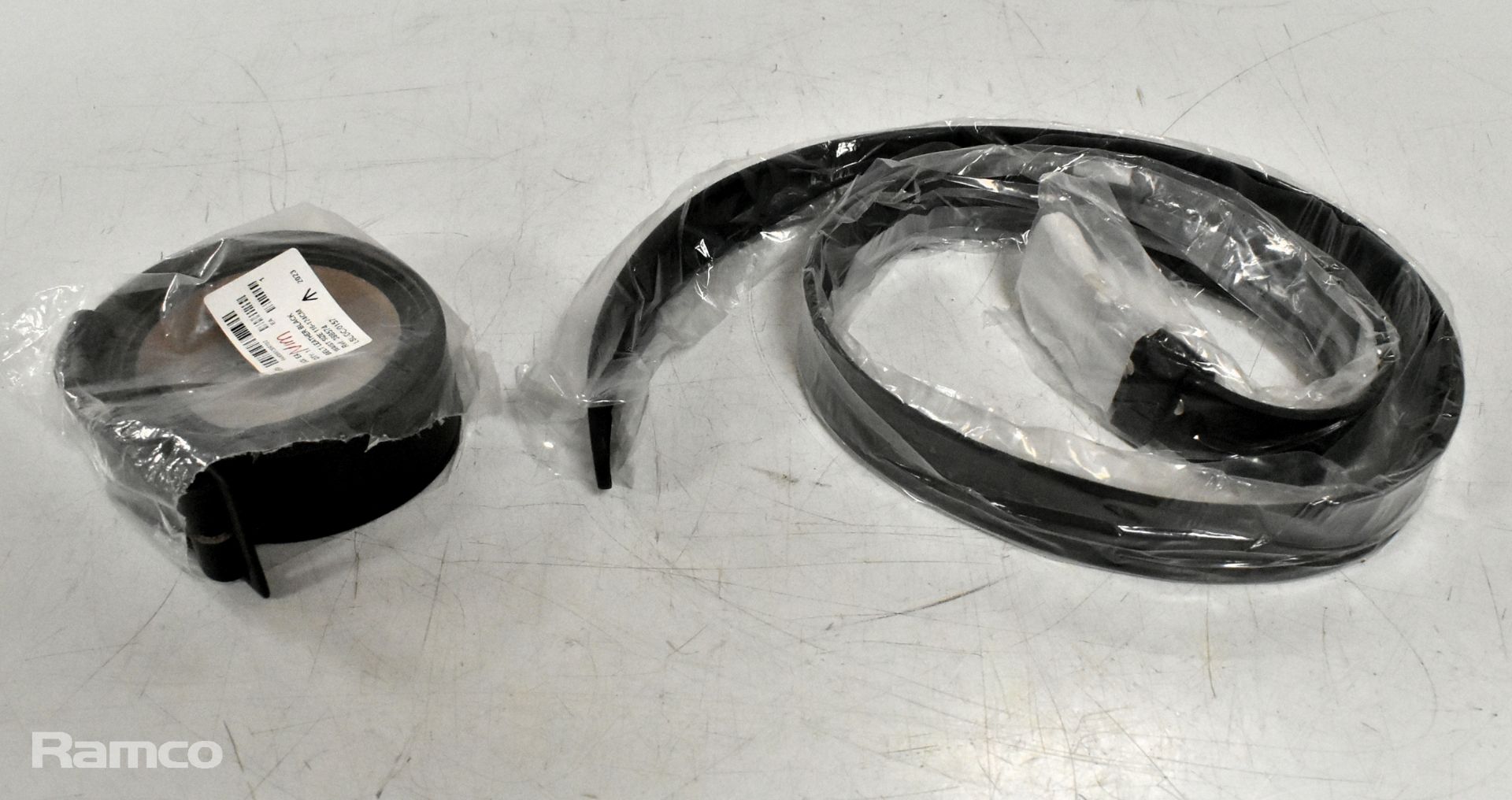 30x Black leather belts - Image 7 of 8