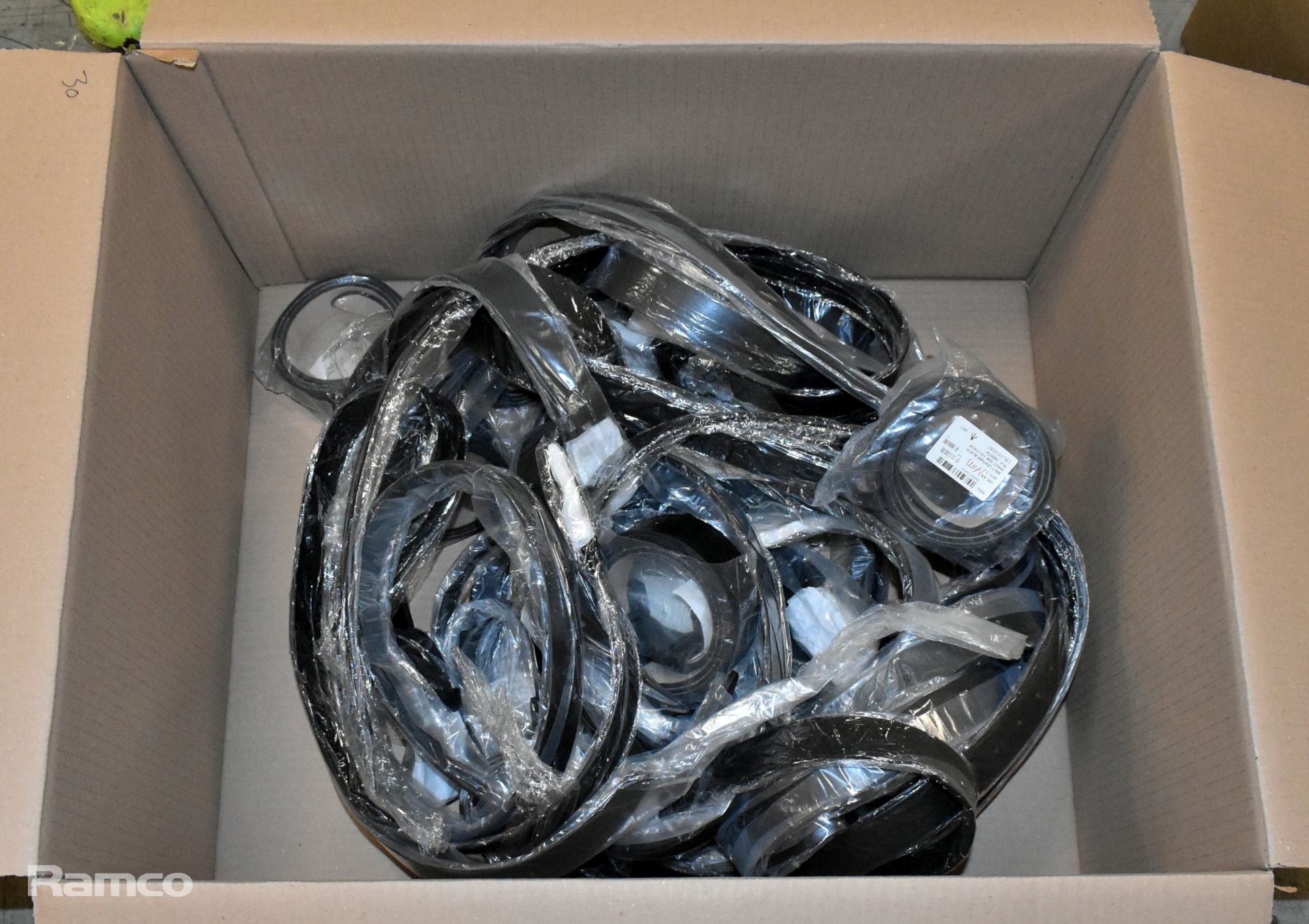 30x Black leather belts - Image 8 of 8
