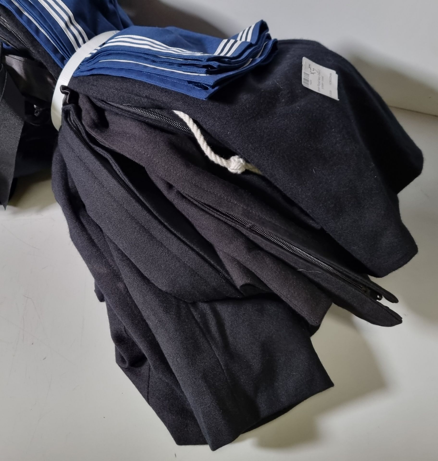 5x Navy No. 1B dress jackets, 5x Navy Class 2 jumpers, 5x Tri Service track suit jackets - blue - Image 33 of 36
