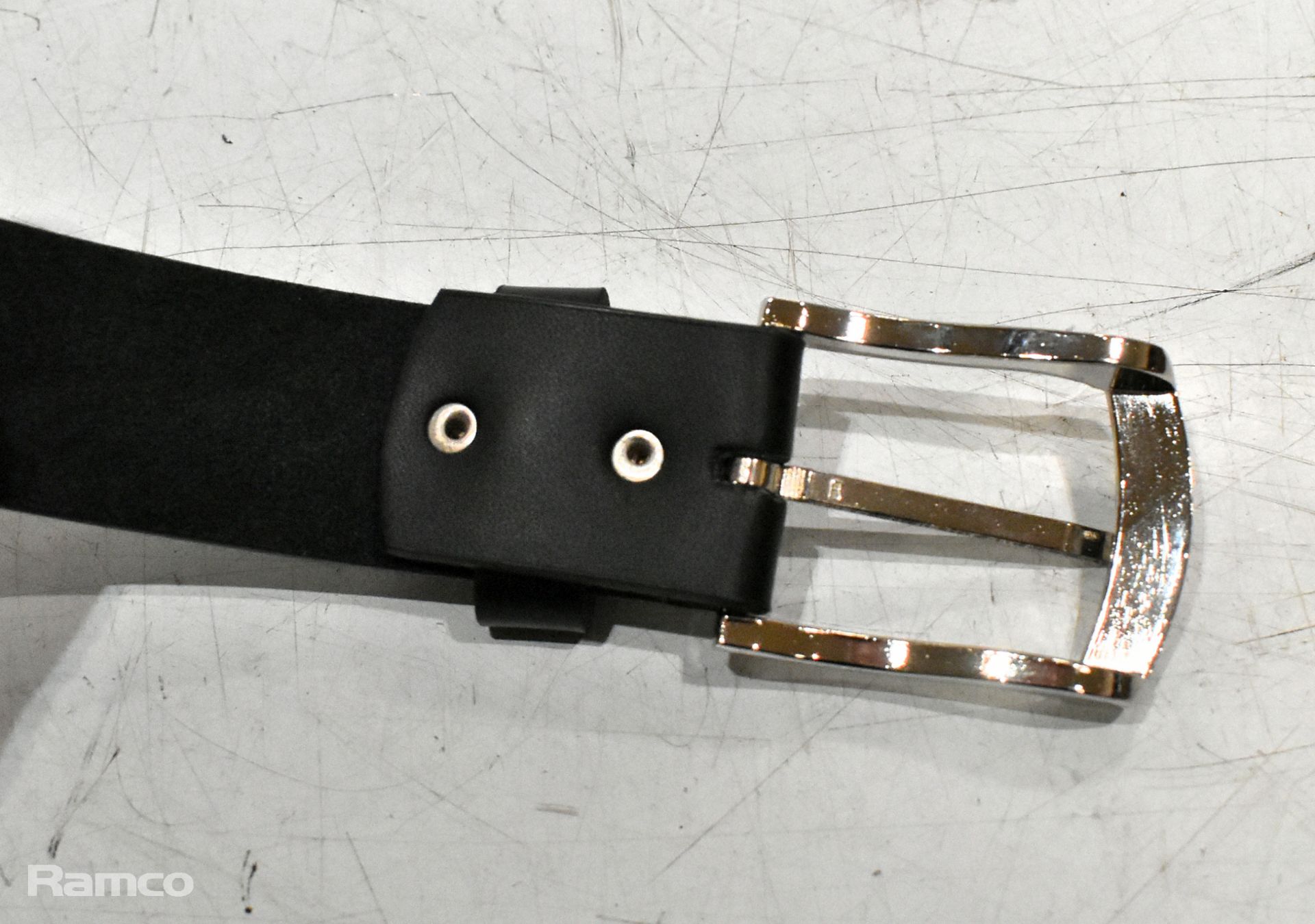 30x Black leather belts - Image 3 of 8