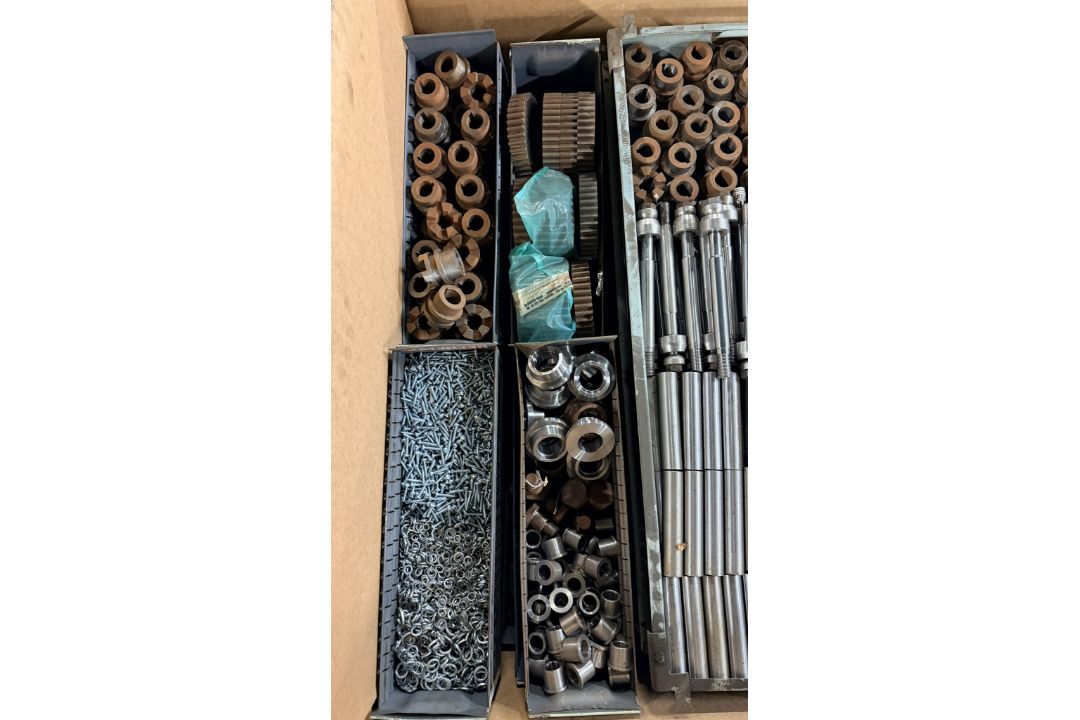 Workshop consumables in metal storage trays - heavy duty bolts, nuts, washers, chains - approx 820kg - Image 10 of 17