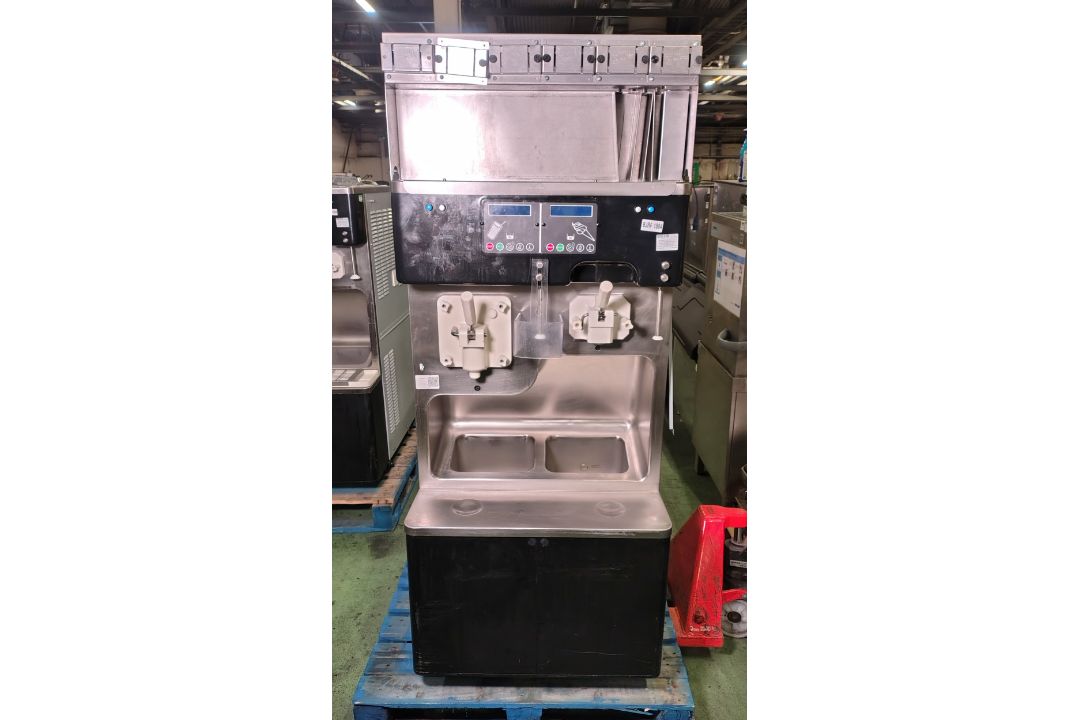 Carpigiani K 3/EK floor standing shake and sundae combo ice cream machine - NO RESERVE - Image 1 of 12
