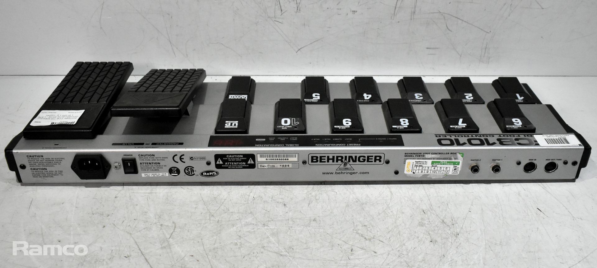 Guitar equipment - Yamaha acoustic, Line 6 and various pedals - details in description - Image 12 of 16
