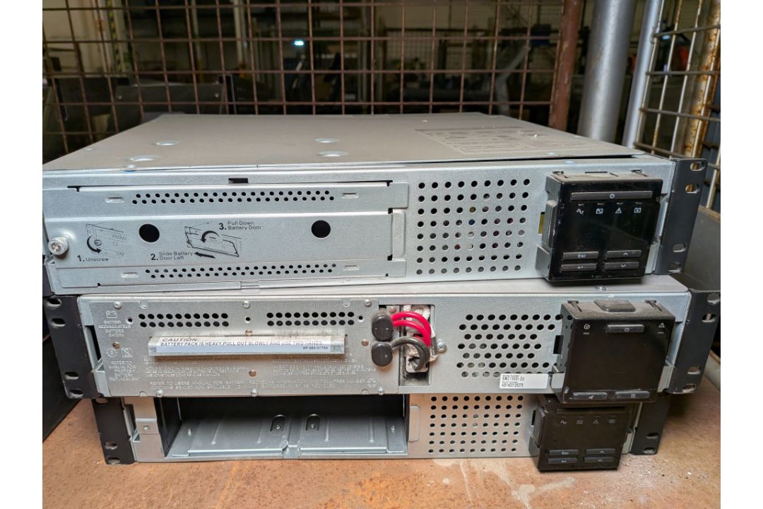 APC uninterruptible power supplies - SPARES OR REPAIRS - full breakdown in description - Image 3 of 7
